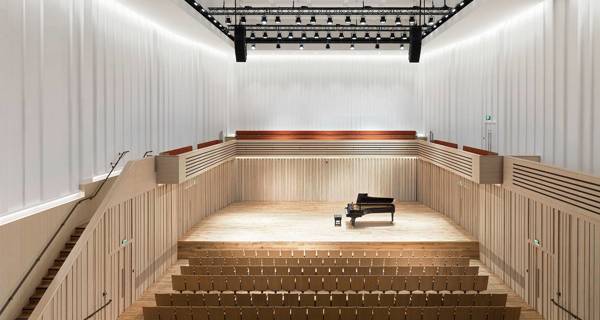 Chethams Stollerhall From Centre Back