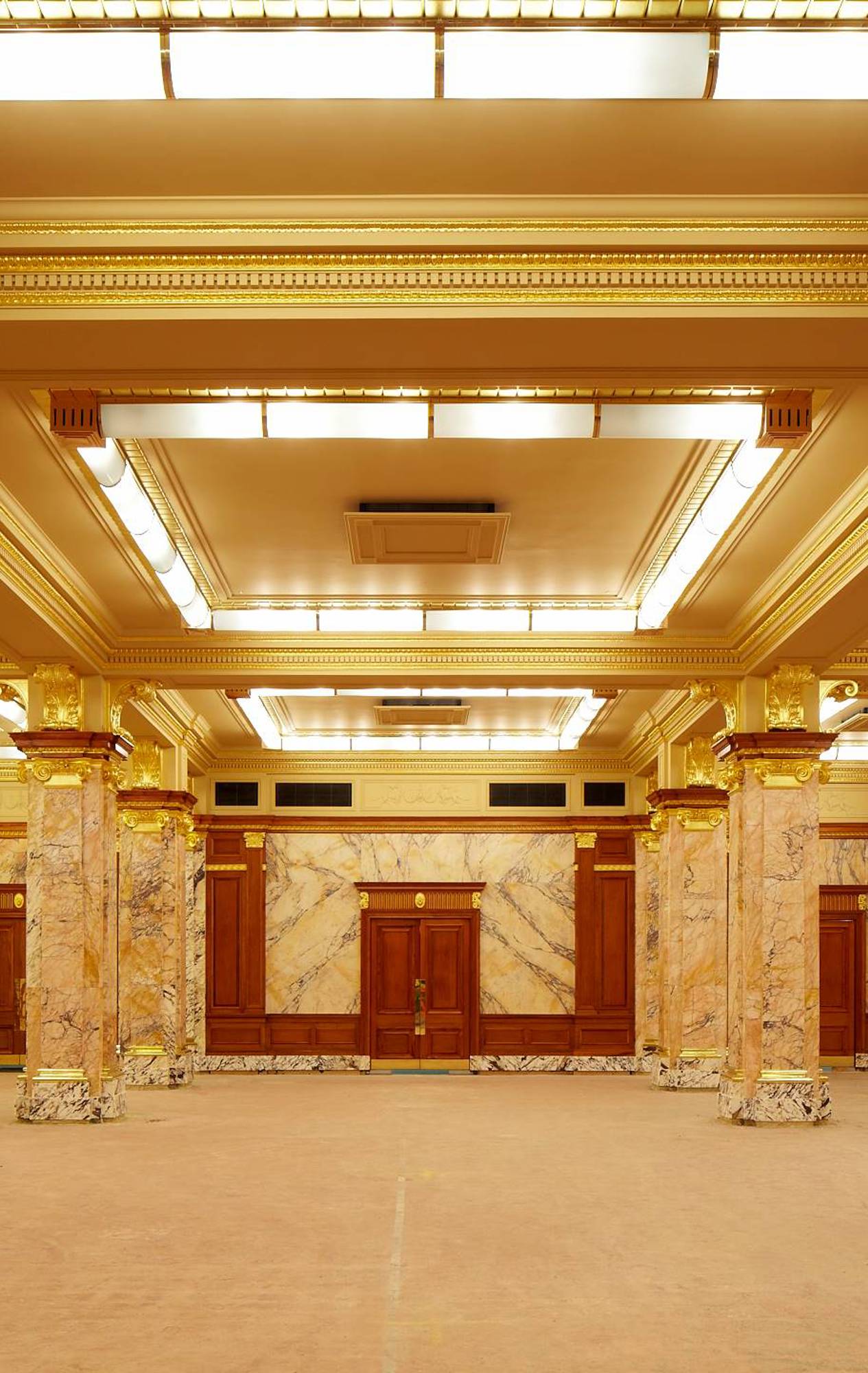 Luxury retail space within Quadrant 3 feature high ceiling and sophisticated Art Deco-inspired interior